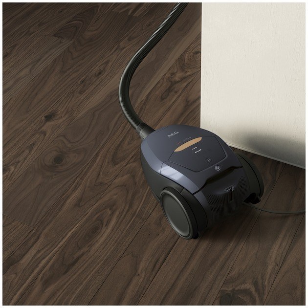 جارو برقی آ ا گ مدل VX82-1-5DB قدرت ۶۰۰ وات